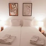 Feels Like Home Downtown Modern Art Flat