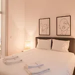Feels Like Home Downtown Modern Art Flat