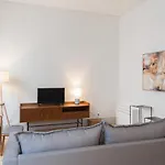 Feels Like Home Downtown Modern Art Flat